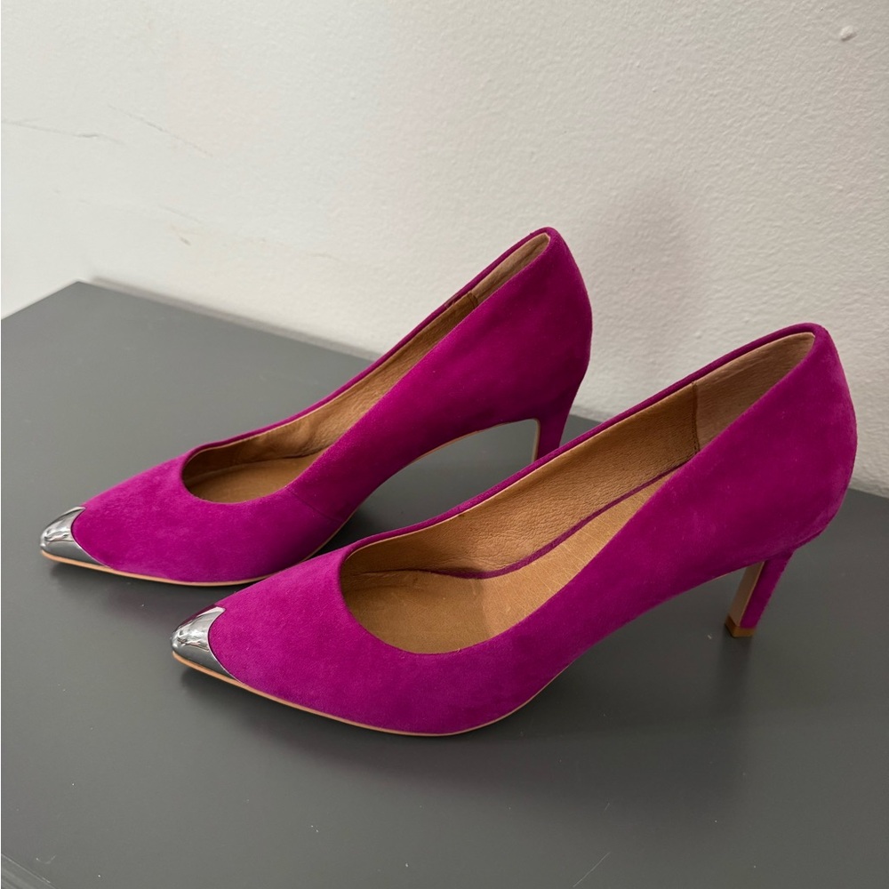 Chic Magenta Heels with Metallic Tips